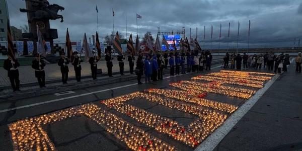 Якутск почтил память героев акцией «Свеча памяти»