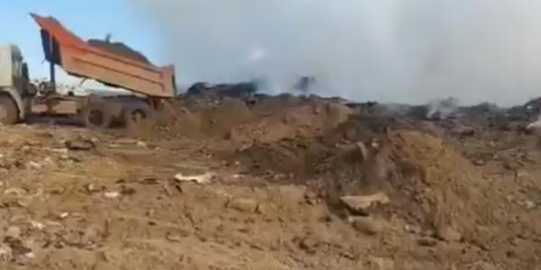 В Якутске ликвидируют последствия возгорания на мусорном полигоне