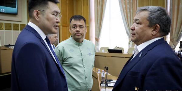 Фоторепортаж с пленарного заседания народных депутатов Якутии
