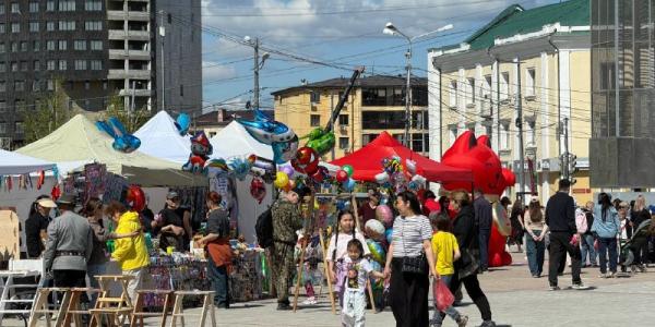 День защиты детей на площади Орджоникидзе. Фото