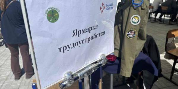 Кем может летом подработать подросток. Обзор вакансий