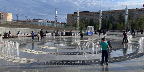 С фонтана на площади Республики убрали ограждения