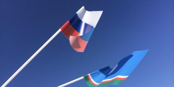 Жительница Якутска украла государственные флаги с крыльца магазина