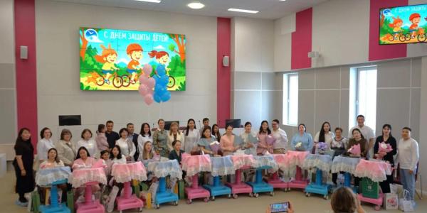 В День защиты детей родились 13 маленьких жителей Якутска