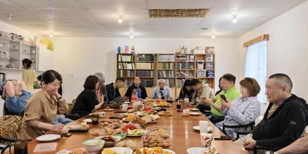 «Каждый приходит в свое время». Истории Анонимных алкоголиков Якутска