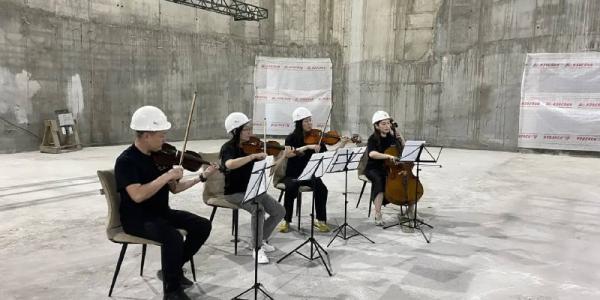 Филармония Якутии сыграла в строящемся Арктическом центре