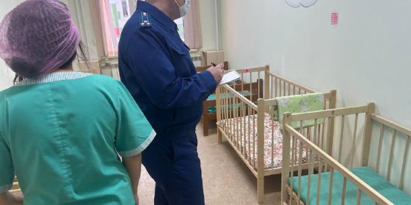 В Якутске будут судить медсестру Дома ребенка, где воспитанник напал на младенцев