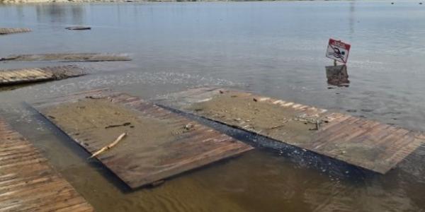 Фотофакт: городской пляж уходит под воду