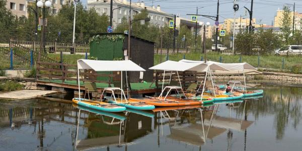 Фотофакт: на Теплом озере появились SUP-катамараны