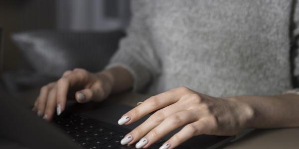 Учительница из Якутска рассказала, как чуть не стала жертвой мошенников