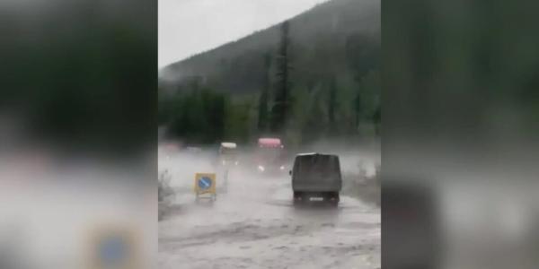 На трассе «Колыма» закрыт проезд от Теплого Ключа до Усть-Неры