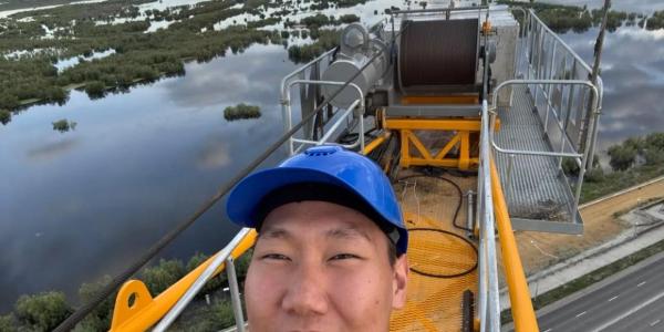 «Сверху открывается красивый вид». Крановщик из Якутска — о работе на высоте