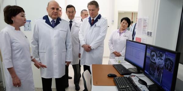 Мишустин посетил республиканский онкологический диспансер в Якутске