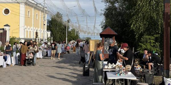Гаражная распродажа в Старом городе. Фоторепортаж