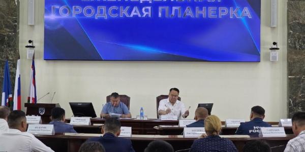 Мотоциклы, дороги, кладбища: главное с городской планерки Якутска