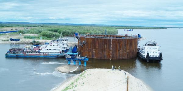 Проведена речная операция по выводу второго коффердама Ленского моста