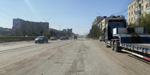 По ул. Хабарова открыли движение транспорта после установки водопропускных труб