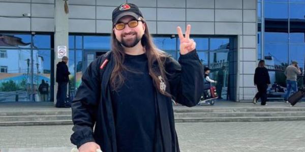 Фотофакт: в Якутск прилетел видеоблогер Дмитрий Сыендук