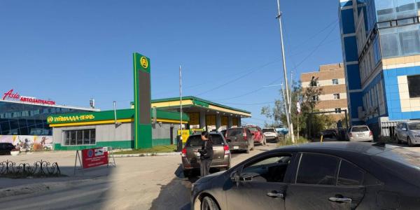 На АЗС «Туймаада-нефть» на ул. Дзержинского кончился бензин