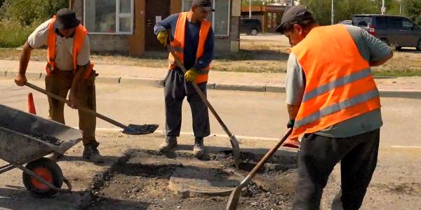 Торчащие канализационные люки на улице Жорницкого привели в порядок