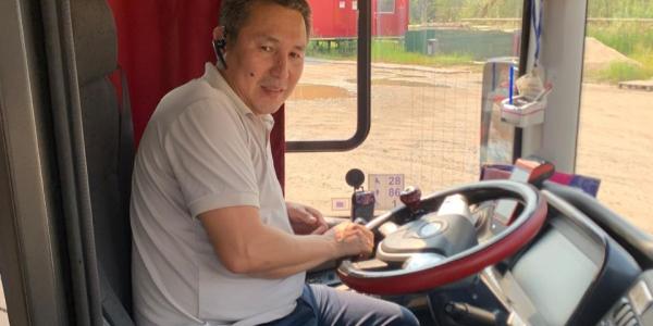 «Просыпаюсь в 4 утра». Водитель автобуса Якутска — о нюансах профессии