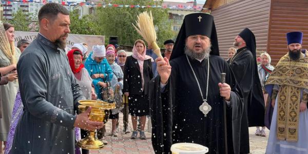 Фоторепортаж: в мужском монастыре Якутска празднуют Медовый Спас