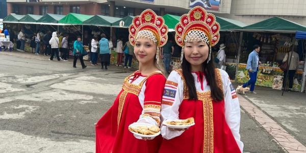 Жителей Якутска приглашают на бесплатные блины с медом