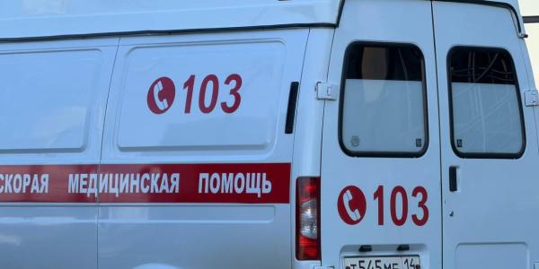 В Якутске 18-летняя девушка выпала из окна квартиры