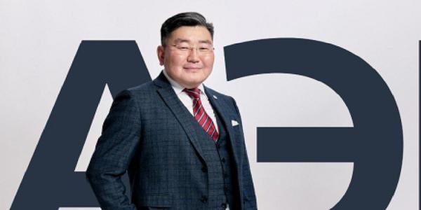 Мандат Поскачина в Ил Тумэне получил глава Алмазэргиэнбанка