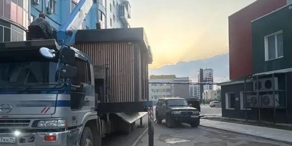 Павильон, установленный на тротуаре в 203 микрорайоне, вывезли