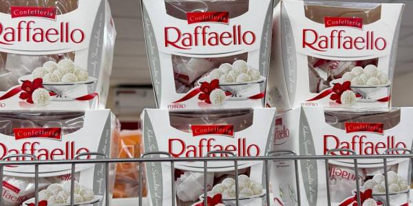 Сравнение цен на конфеты Raffaello в Якутске. Инфографика