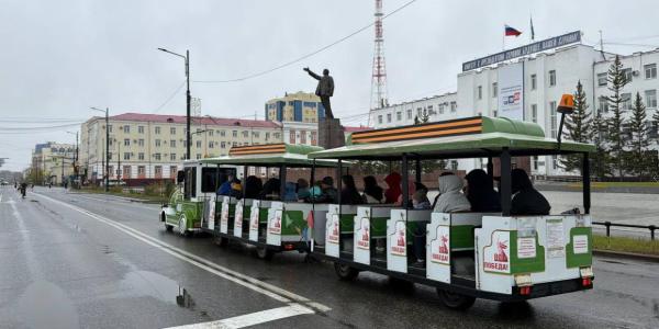 Репортаж: как проходят экскурсии на автопоездах и гольф-карах в Якутске