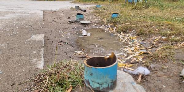 Жители Якутска пожаловались на торчащие металлические обрубки после сноса турников