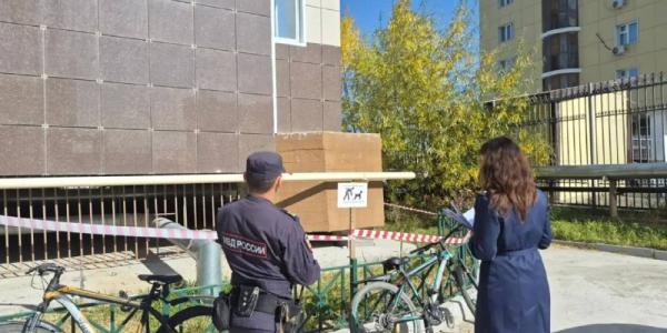 В Якутске семилетняя девочка погибла, упав с девятого этажа