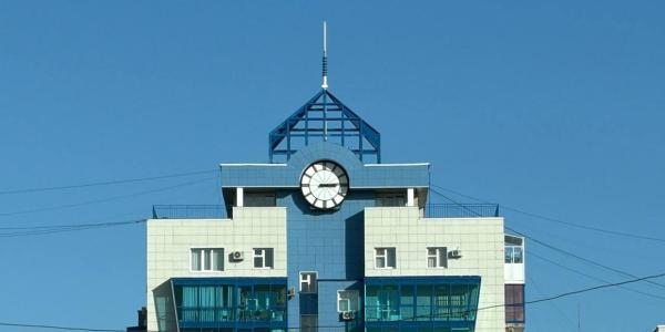 Фотофакт: в 203 микрорайоне «ожили» часы на известном доме
