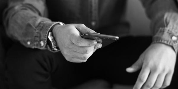 В Якутске вымогатель шантажировал мужчину интимным фото