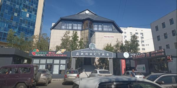 Островок на ул. Пушкина с шаурмой и цветами оказался незаконным
