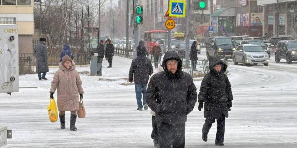 В Якутске идет снег. Осторожно: гололед!