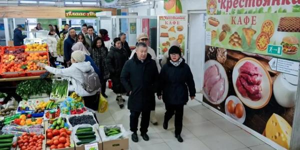 Мэр Якутска раскритиковал состояние Крестьянского рынка