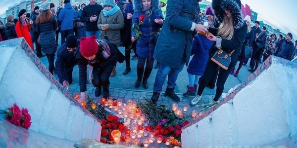 Горожане почтили память о погибших в результате теракта в Санкт-Петербурге
