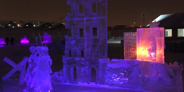 В конкурсе ледовых скульптур в Якутске лучшей признана композиция "На фронт" 