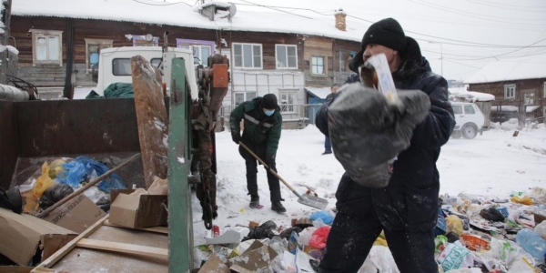 Субботник в Строительном округе Якутска: вывоз мерзлых отходов, пропарка выгребных ям  