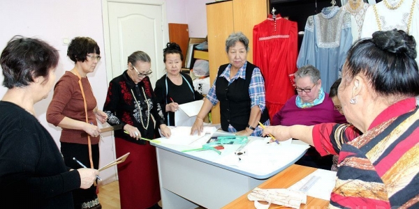 В Октябрьском округе возобновлены мастер-классы для пенсионеров