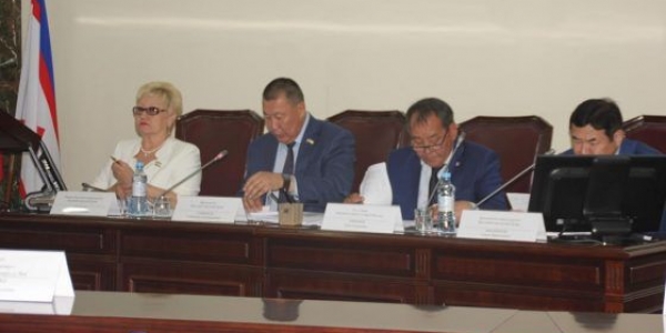 Очередная сессия Якутской городской Думы рассмотрела 21 вопрос