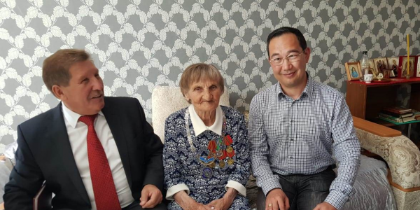 100-летний ветеран ВОВ Наталья Тетерина получила Почетный знак долгожителя
