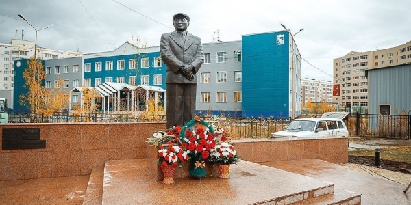 Открылся памятник Илье Винокурову