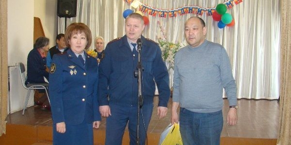 Сотрудники УФСИН навестили пенсионеров и ветеранов 