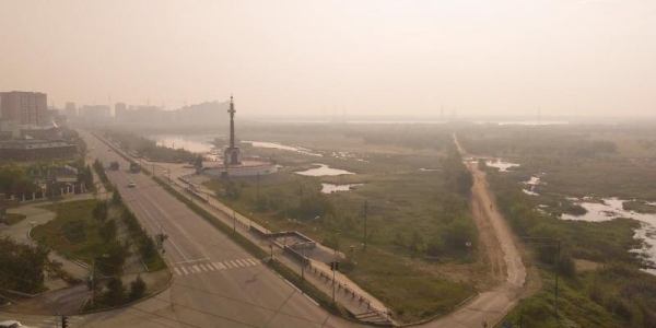 В Якутске наблюдается дым и запах гари