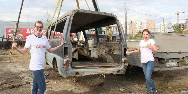 В Якутске стало на три заброшенных кузова меньше