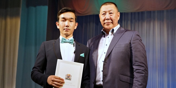 Александр Саввинов поздравил выпускников